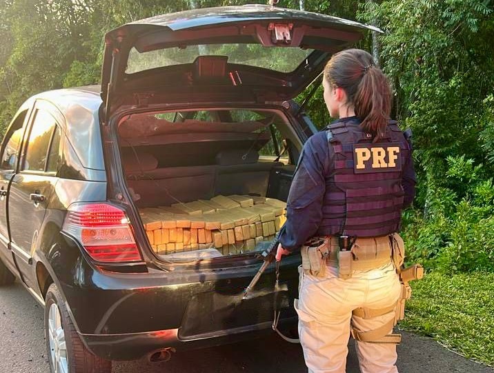 Irati: PRF apreende 220 quilos de maconha na BR-277