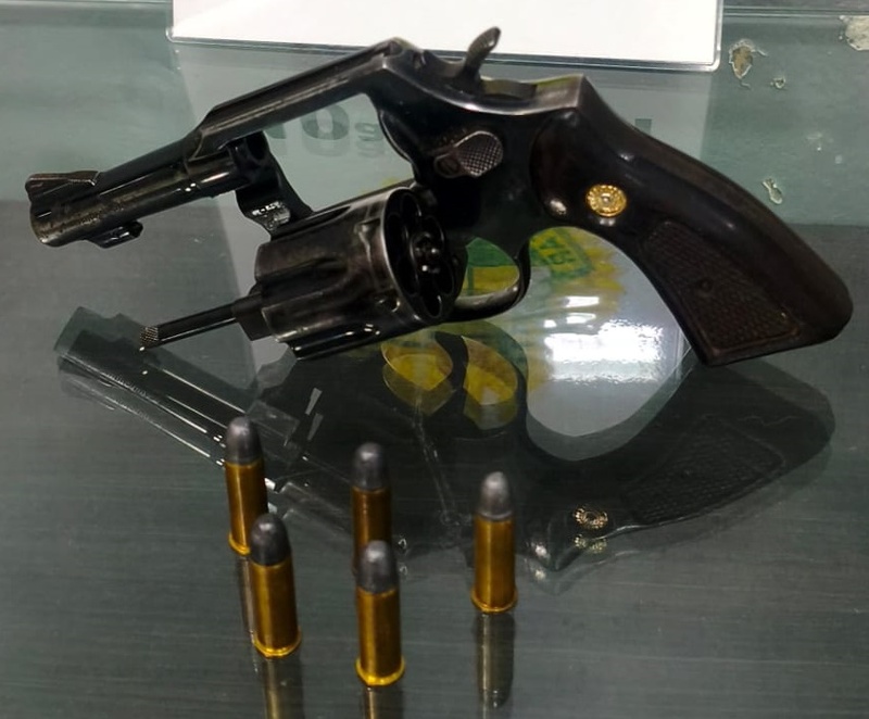 LS: Rotam apreende revolver em caminhonete na BR 158