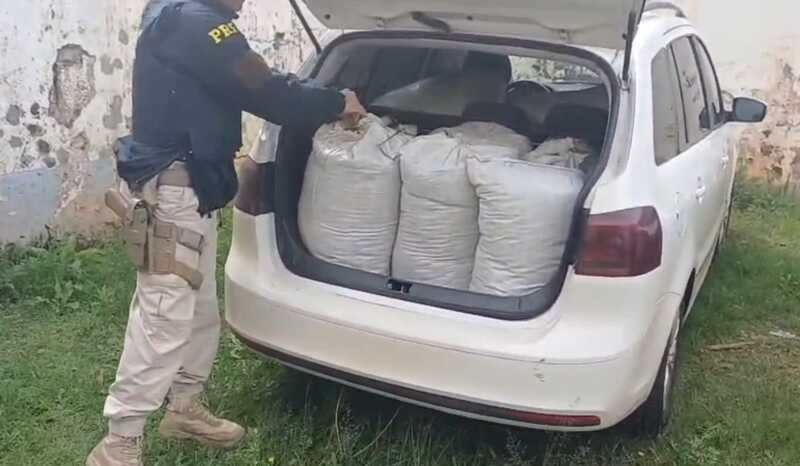 LS: PRF apreende 300 quilos de drogas em veículo estacionado em hotel