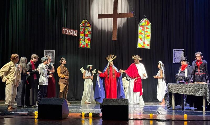 LS: Cine Teatro Iguassu lota para apresentação de “O Auto da Compadecida”