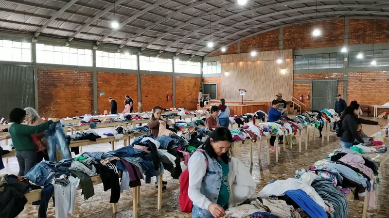 Bazar de roupas e calçados do MMJX acontece no Pavilhão da Matriz