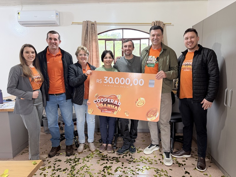 Cooperado da agência de  Candói (PR) recebe prêmio de R$30 mil da Campanha Cooperar é Ganhar