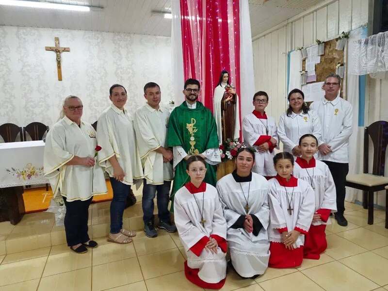 Bairro Palmeiras encerra Novena das Rosas nesta quarta-feira